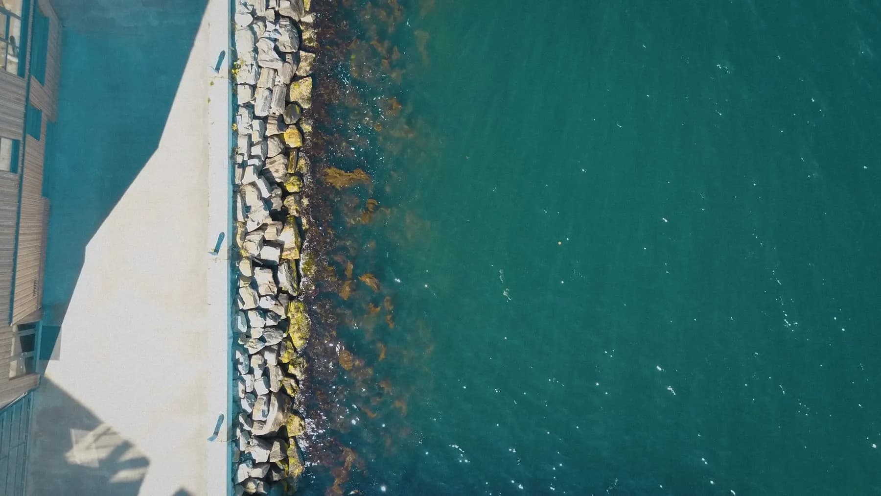 The promenade and the sea at Bryggerikaien, straight from above